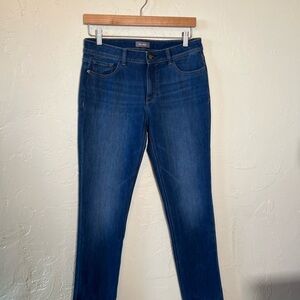 DL1961 Jeans Size 30 Medium Wash Straight Leg Premium Stretch Denim